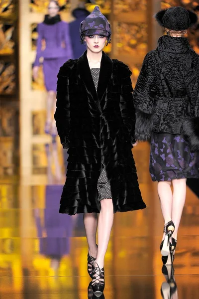 Look 11